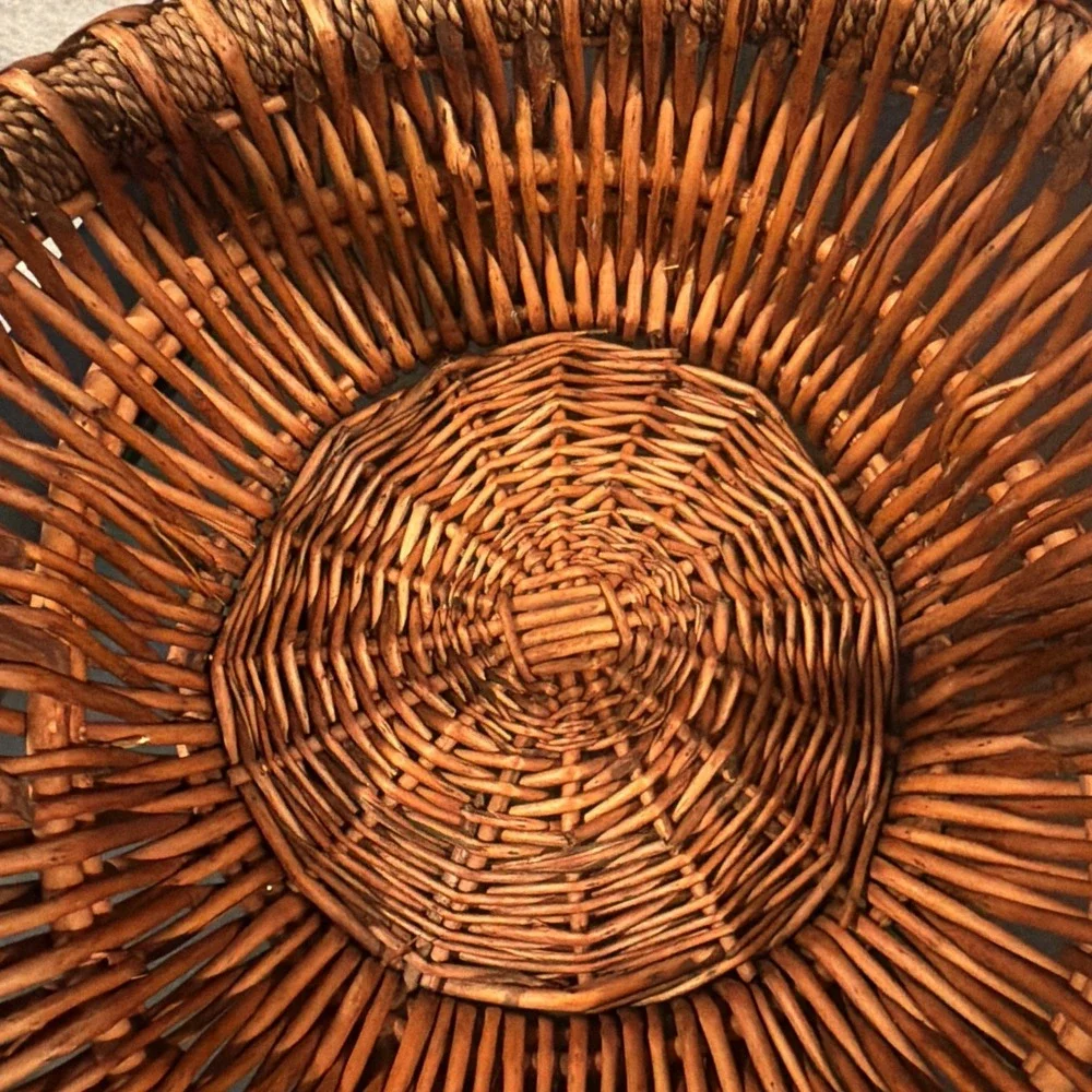 LG‎ Rustic Wicker Gathering Basket Farmhouse Cottagecore Decor Reinforced Handle